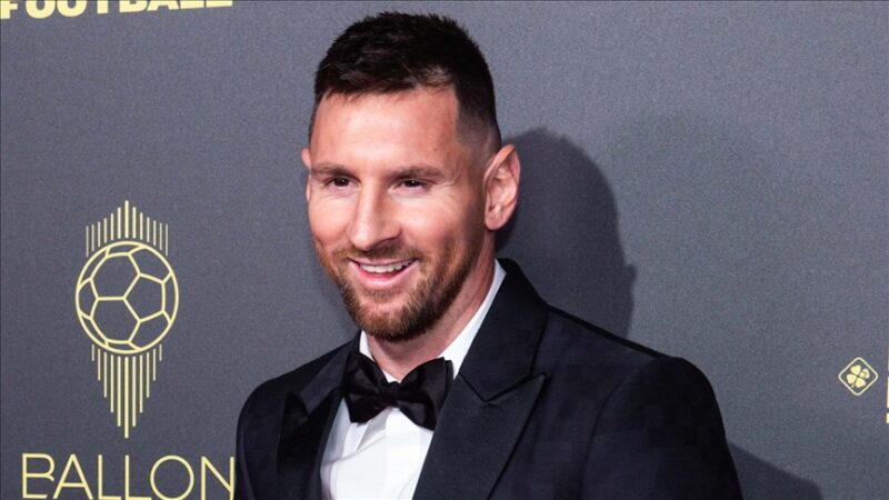 Yılın futbolcusuna verilen Altın Top (Ballon d'Or) ödülünü, Arjantinli futbolcu