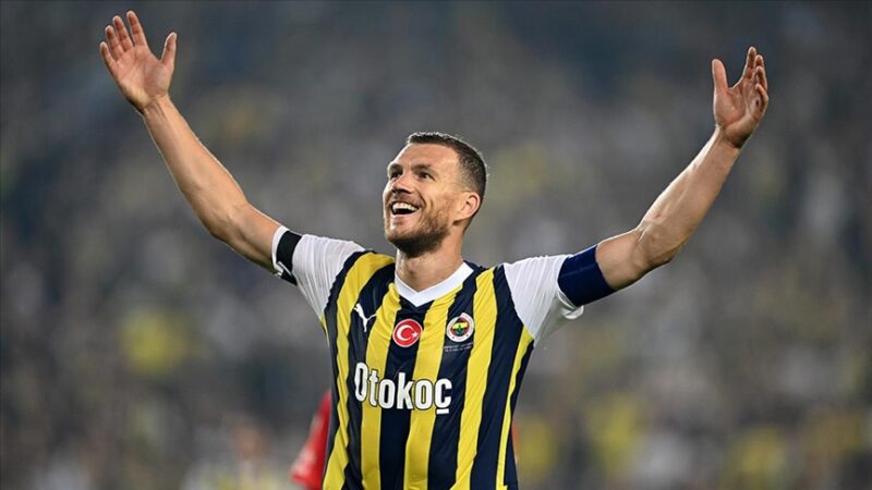 Atakaş Hatayspor'u 4-2 mağlup ederek ligde 9'da 9 yapan Fenerbahçe'nin