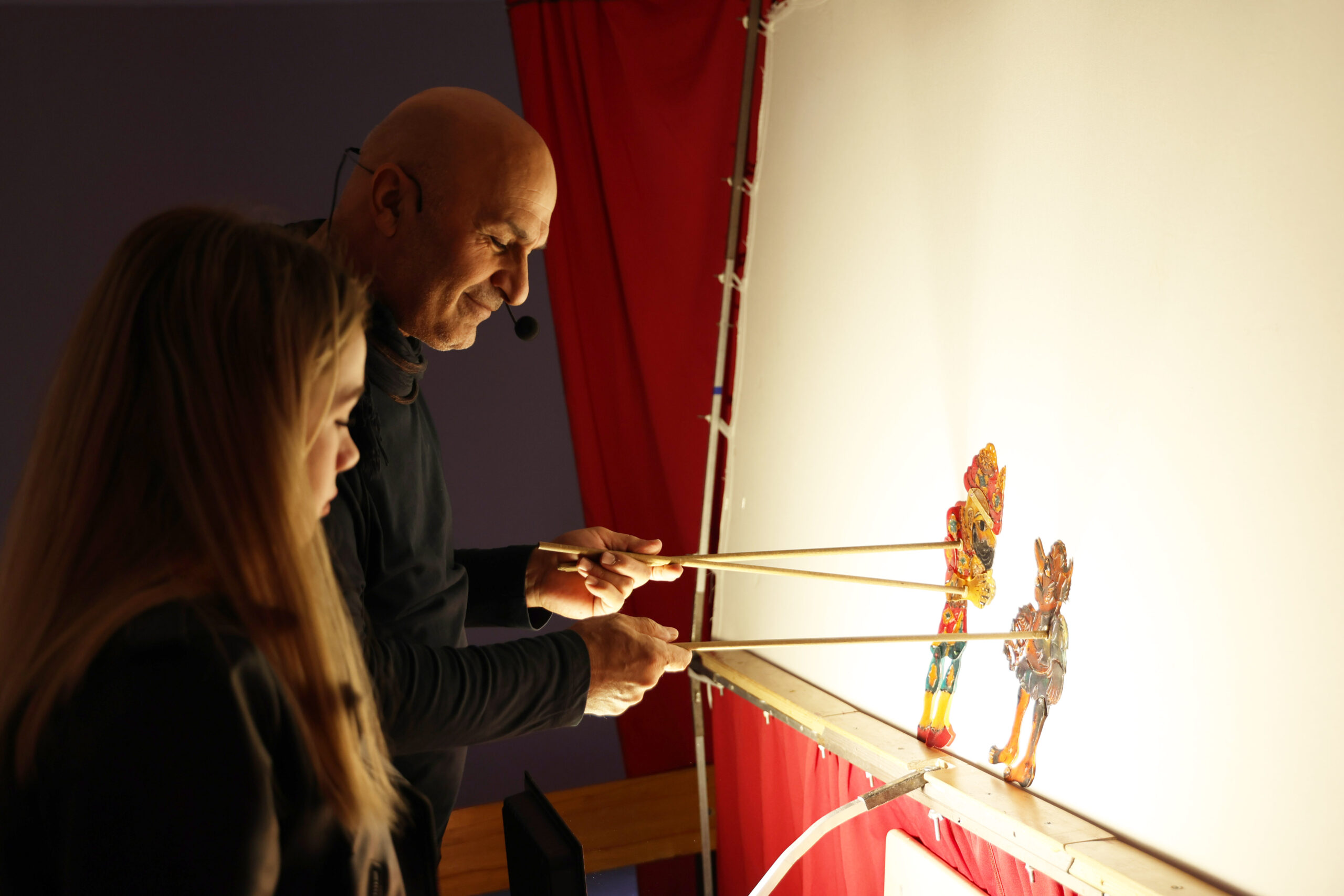 Bursa’ da Karagöz ve Hacivat enerji tasarrufu için çocuklarla buluştu