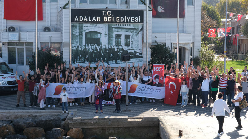 Şahterm Grup çalışanları Büyük Ada gezisinde Cumhuriyetin 100. Yılını marşlarla