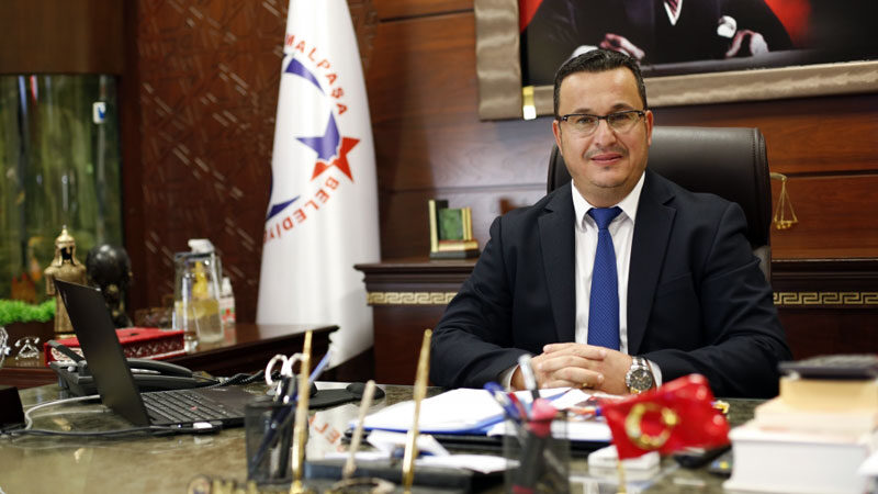 Mustafakemalpaşa Belediye Başkanı Mehmet Kanar, 24 Kasım Öğretmenler Günü dolayısıyla