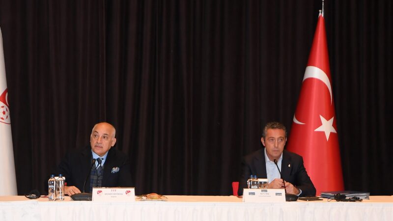 TFF Süper Lig için play-off oynatmayı planlıyor! Türkiye Futbol Federasyonu, önümüzdeki sezonla ilgili önemli açıklamalar yaptı.