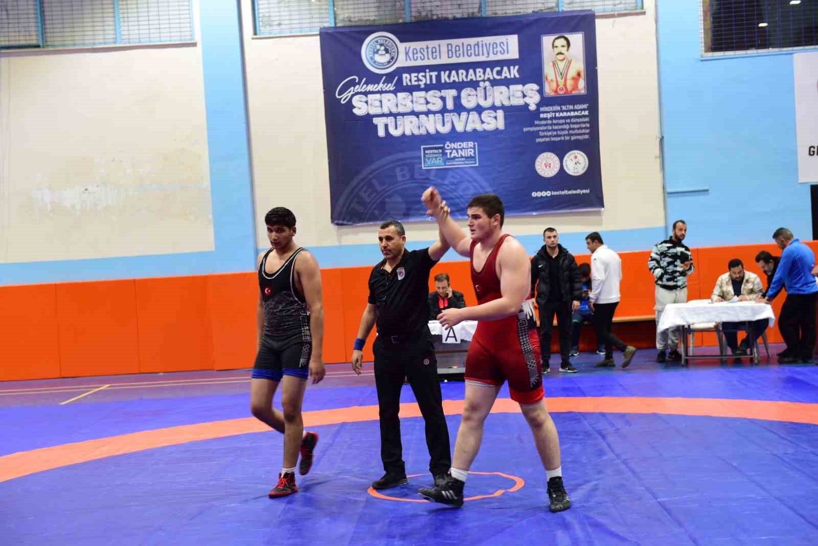 2. Geleneksel Reşit Karabacak Güreş Turnuvası’nda nefes kesen mücadele