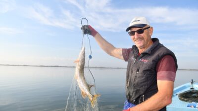 Bursa’da 22 yıldır geçimini gölden sağlıyor