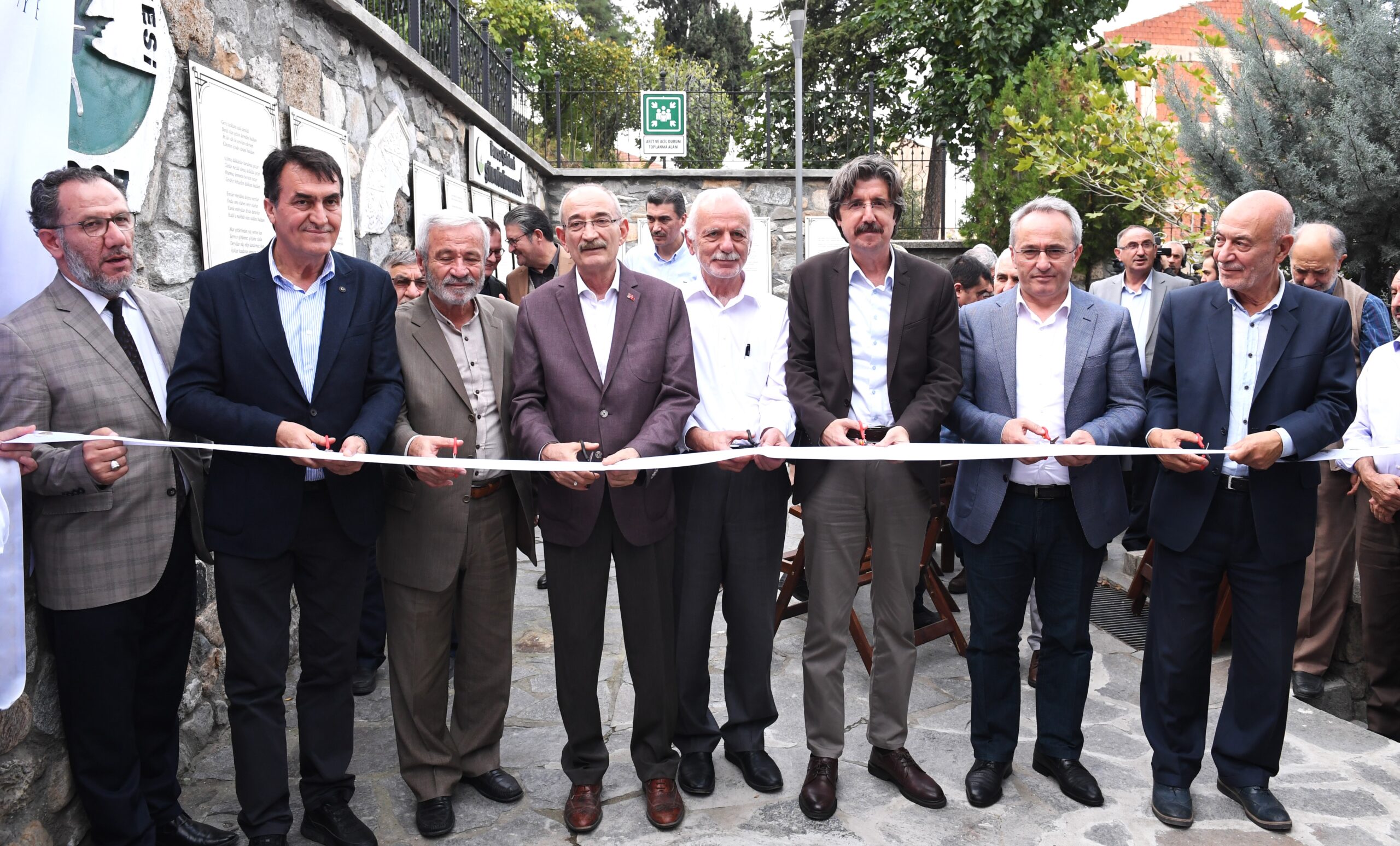 Bursa'daki bu kütüphanede 700 yıllık şiir mirası var 1 26 scaled