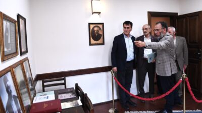 Osmangazi Belediyesi içinde Bursa’nın 700 yıllık şiir geçmişini anlatan kütüphaneyi