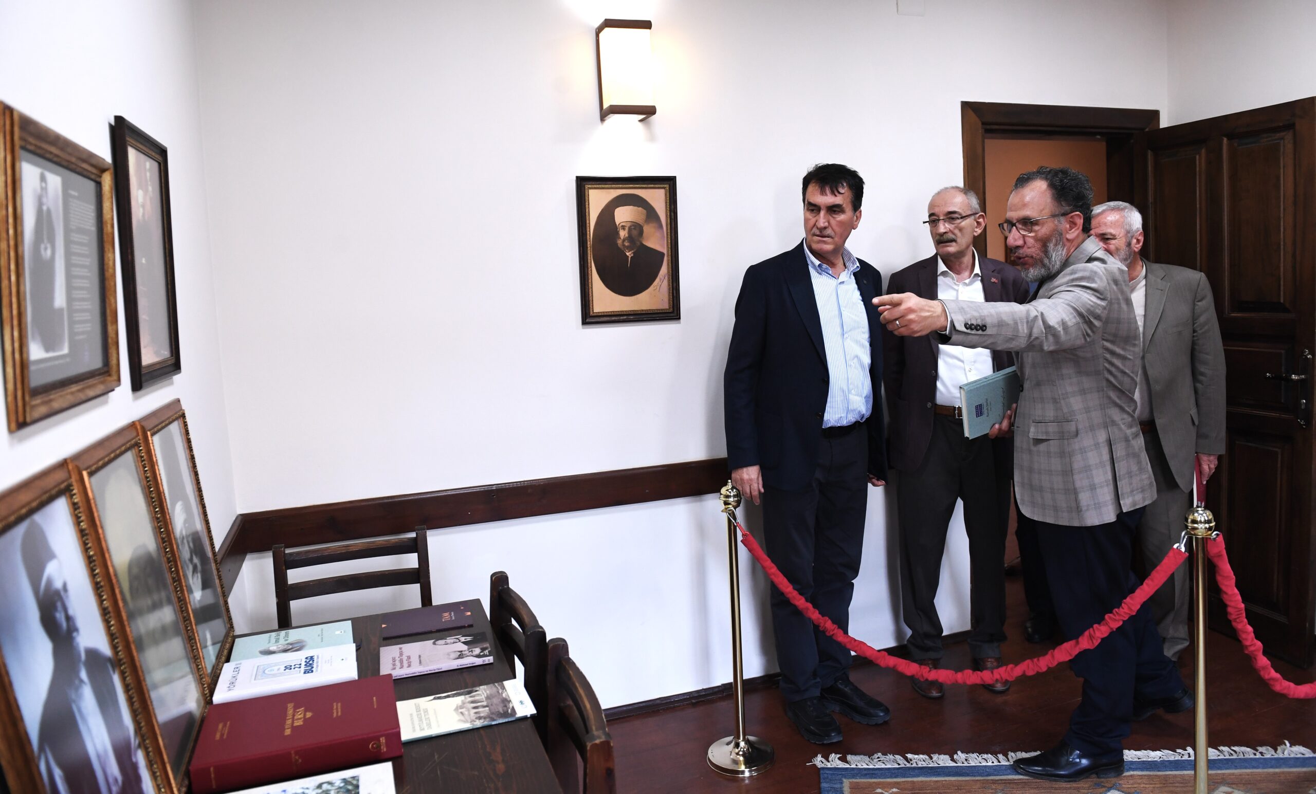 Bursa'daki bu kütüphanede 700 yıllık şiir mirası var 2 28 scaled