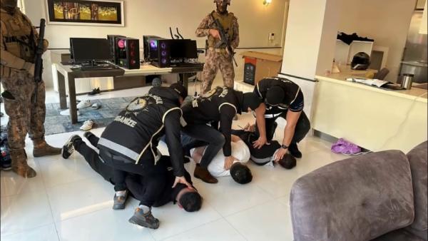 Bakan Yerlikaya duyurdu! Bir suç örgütü daha çökertildi