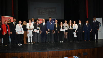 Bursa’da münazarada fikirler yarıştı