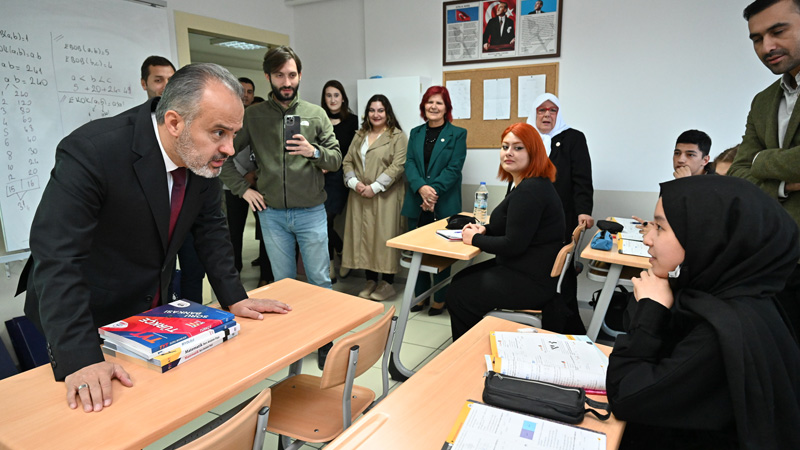 Bursa’da binlerce öğrenciye burs! Hesaplara yattı Bursa’da binlerce öğrenciye burs! Hesaplara yattı