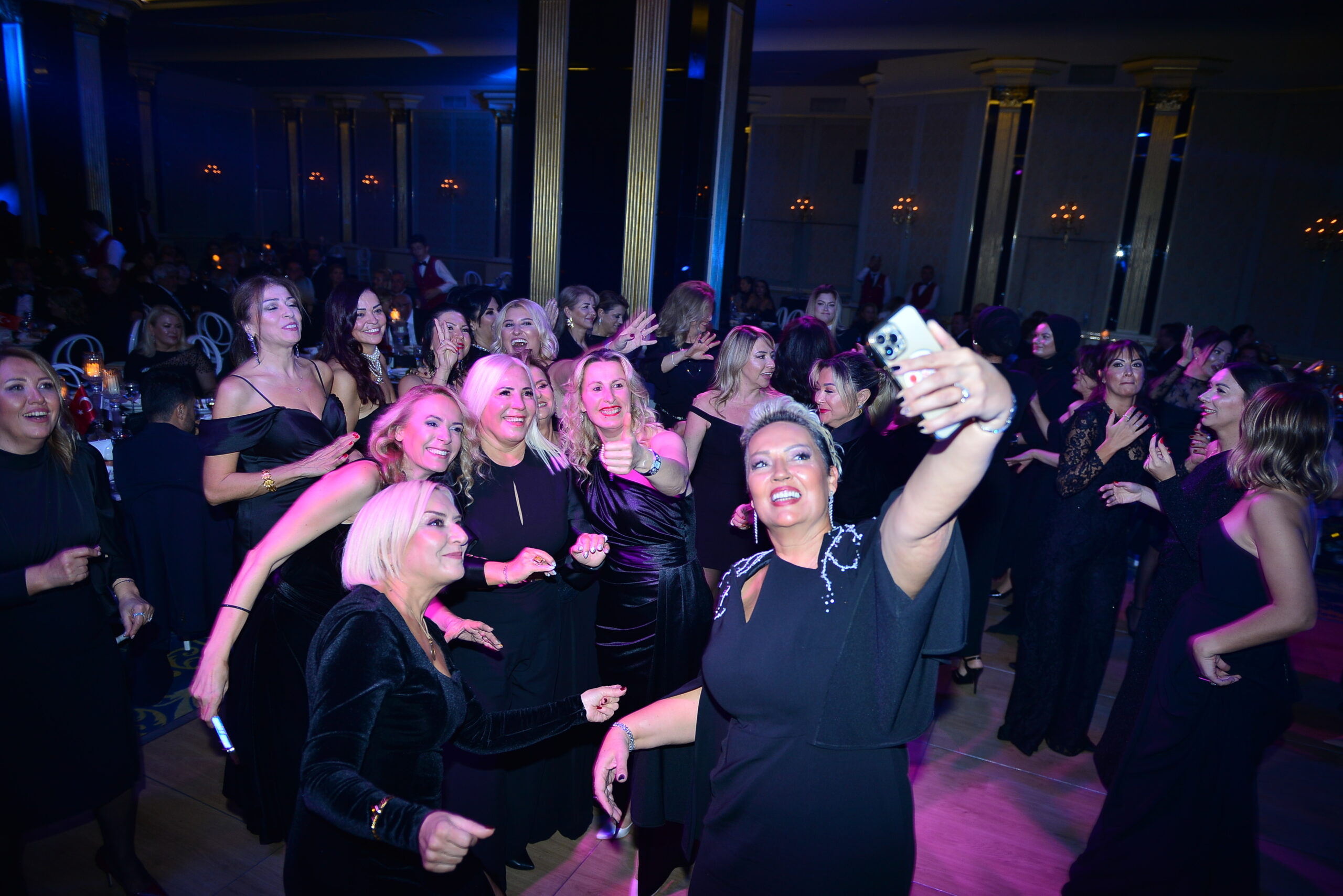 Bursa’da Fatih Erkoç’la renkli kutlama