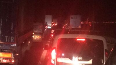 Bursa otobanında yoğunluk! Araç kuyrukları oluştu