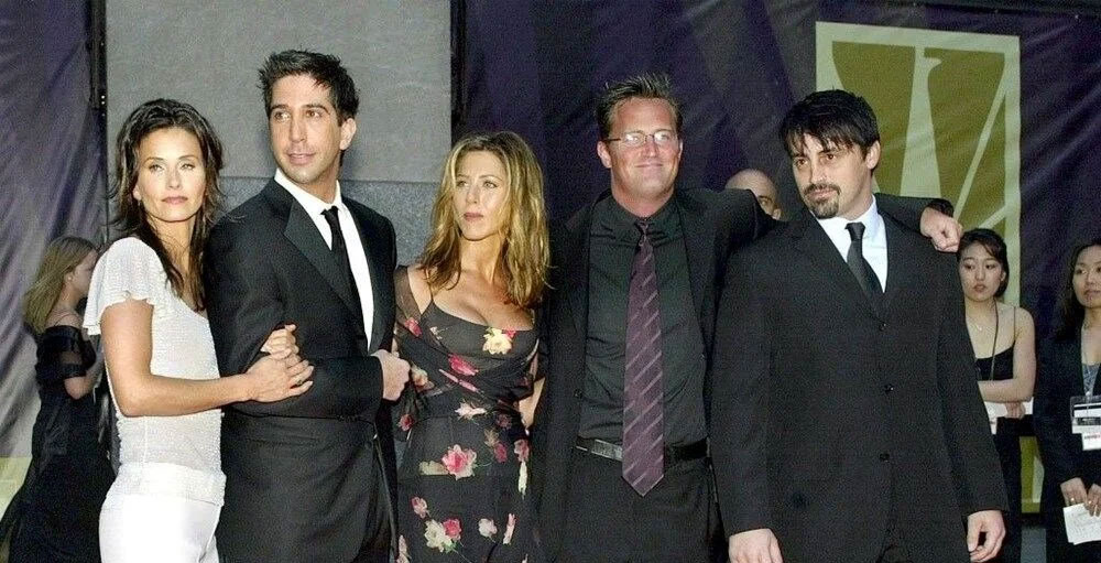 Friends yıldızı Matthew Perry son yolculuğuna uğurlandı Friends yıldızı Matthew Perry son yolculuğuna uğurlandı