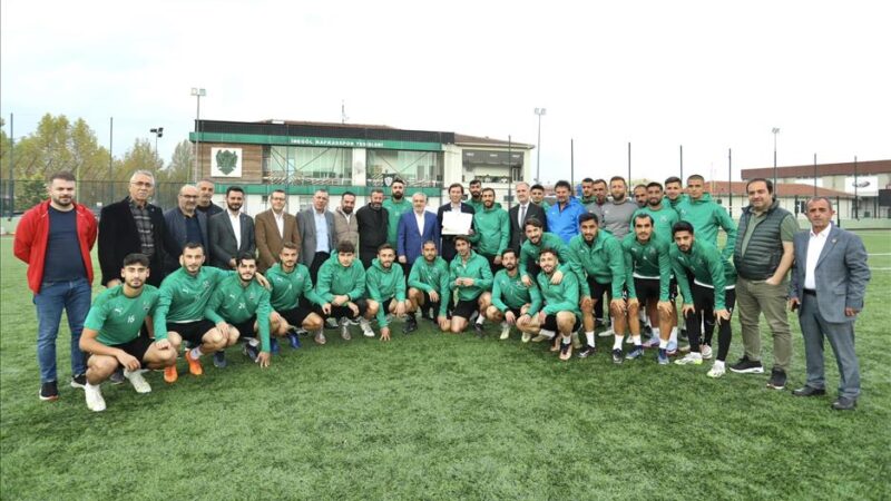 İnegöl Kafkasspor’a destek ziyareti AK Parti Bursa Milletvekili Ayhan Salman, Belediye Başkanı Alper Taban
