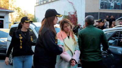 Bahar ve Nihal Candan kardeşlerden “Veysel amir” oyunu