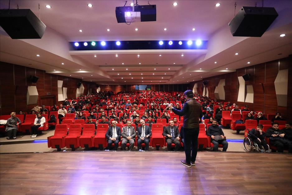YKS’ye hazırlanan öğrencilere motivasyon semineri