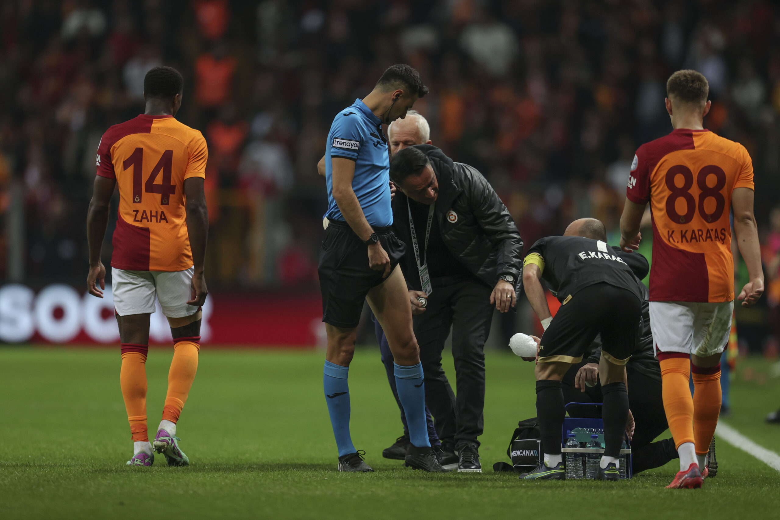 Hakem Ali Şansalan maça devam edemedi