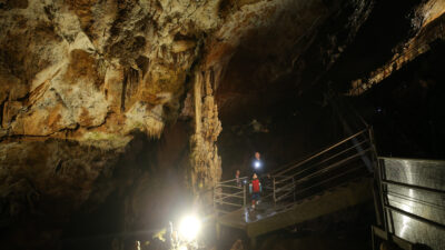 Bursa’nın 3 milyon yıllık mağarası! Yılda 300 bin kişi geziyor