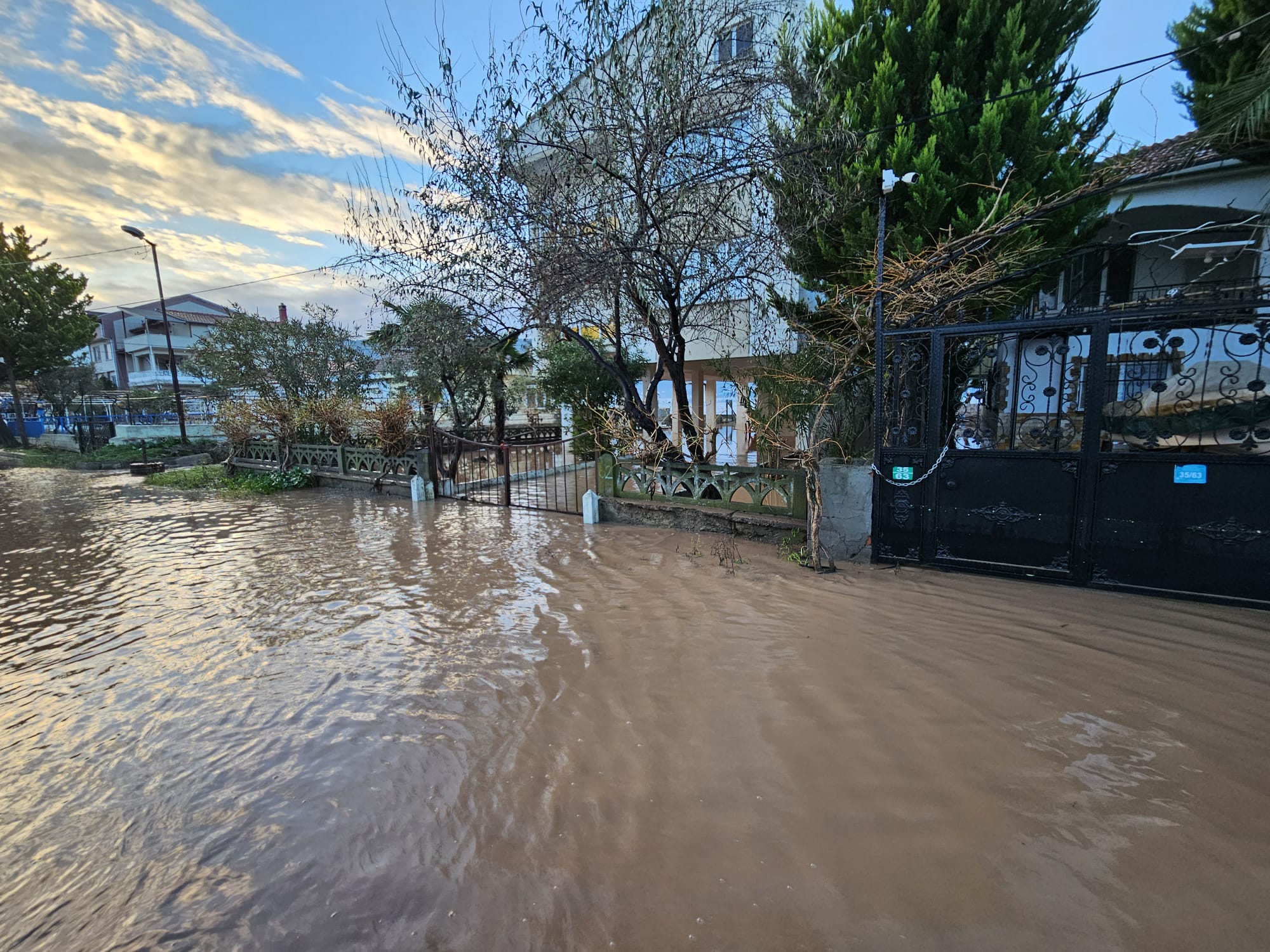Bursa’nın iki ilçesini daha sağanak vurdu!