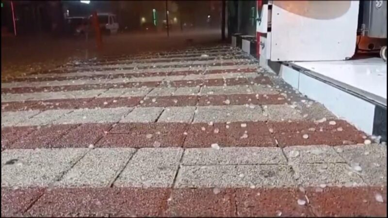 Bursa’da etkili olan sağanak yağış ve dolu, vatandaşlara zor anlar