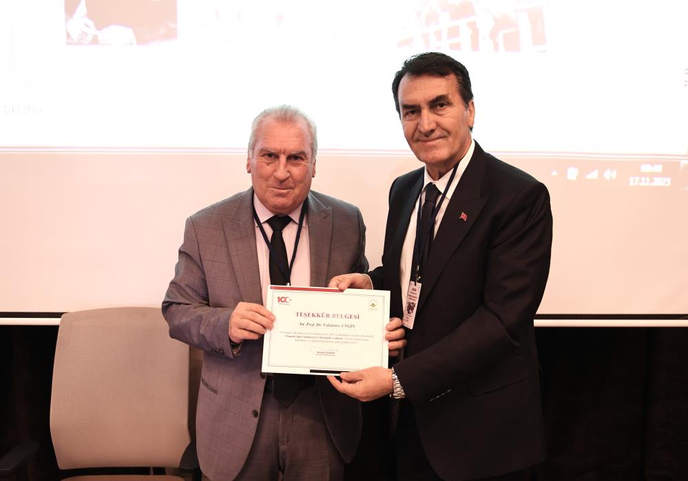 Osmangazi’de Osmanlı’dan bugüne Cumhuriyet konuşuldu 4 AW082232 01