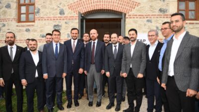 Başkan Dündar, TÜGVA’nın etkinliğinde öğrencilerle buluştu