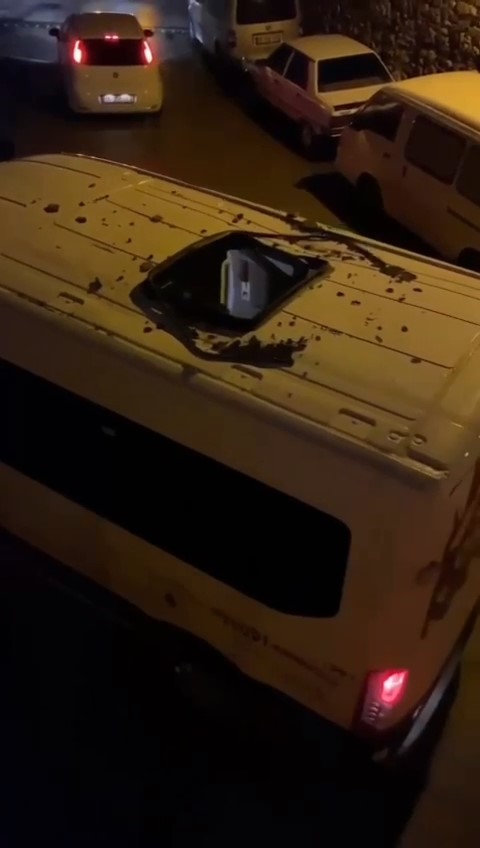 Bursa’da servis minibüsünün içine baca düştü!