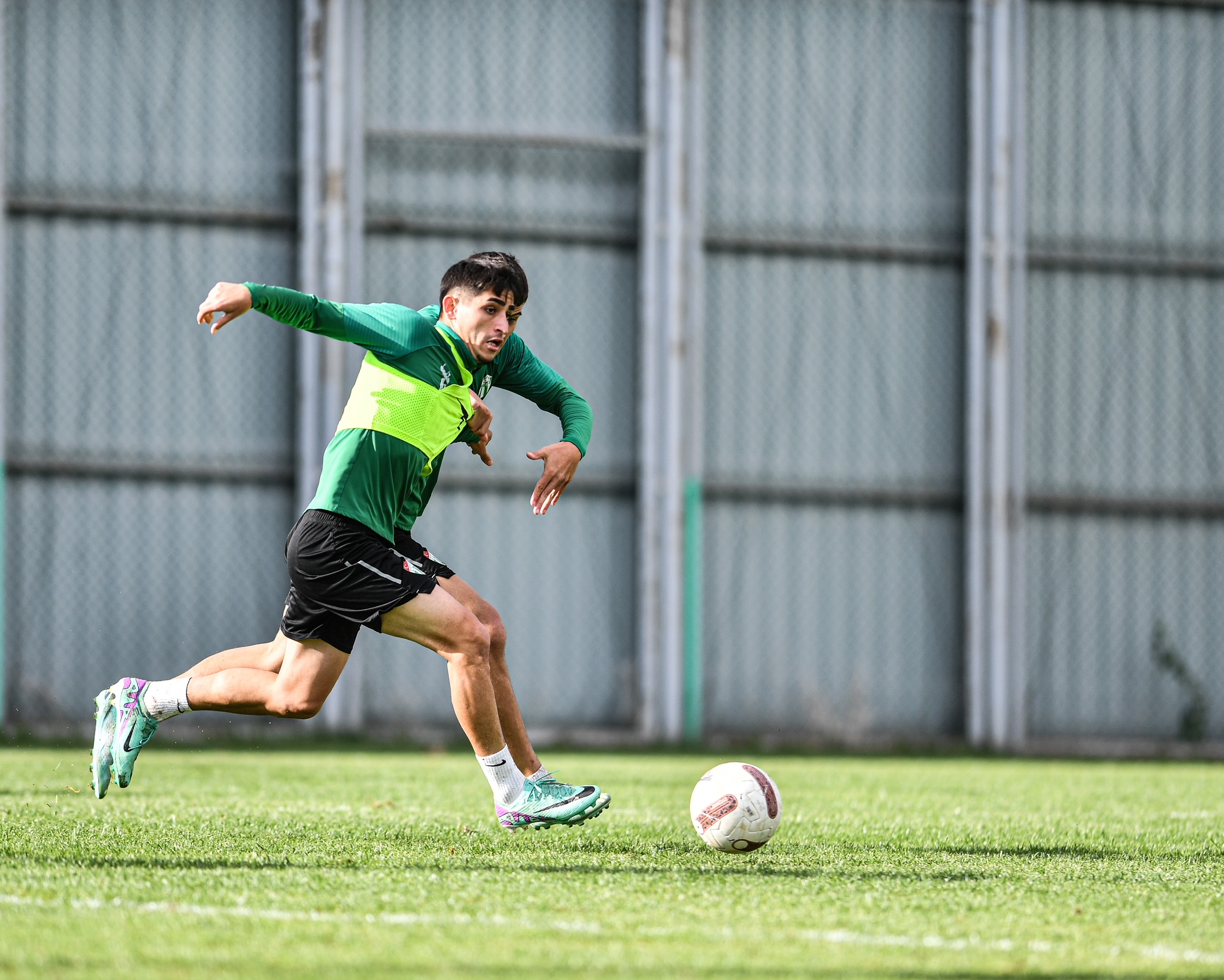 Bursaspor’da merak konusu olan durum! Hangileri olacak? Bursaspor’da merak konusu olan durum! Hangileri olacak?