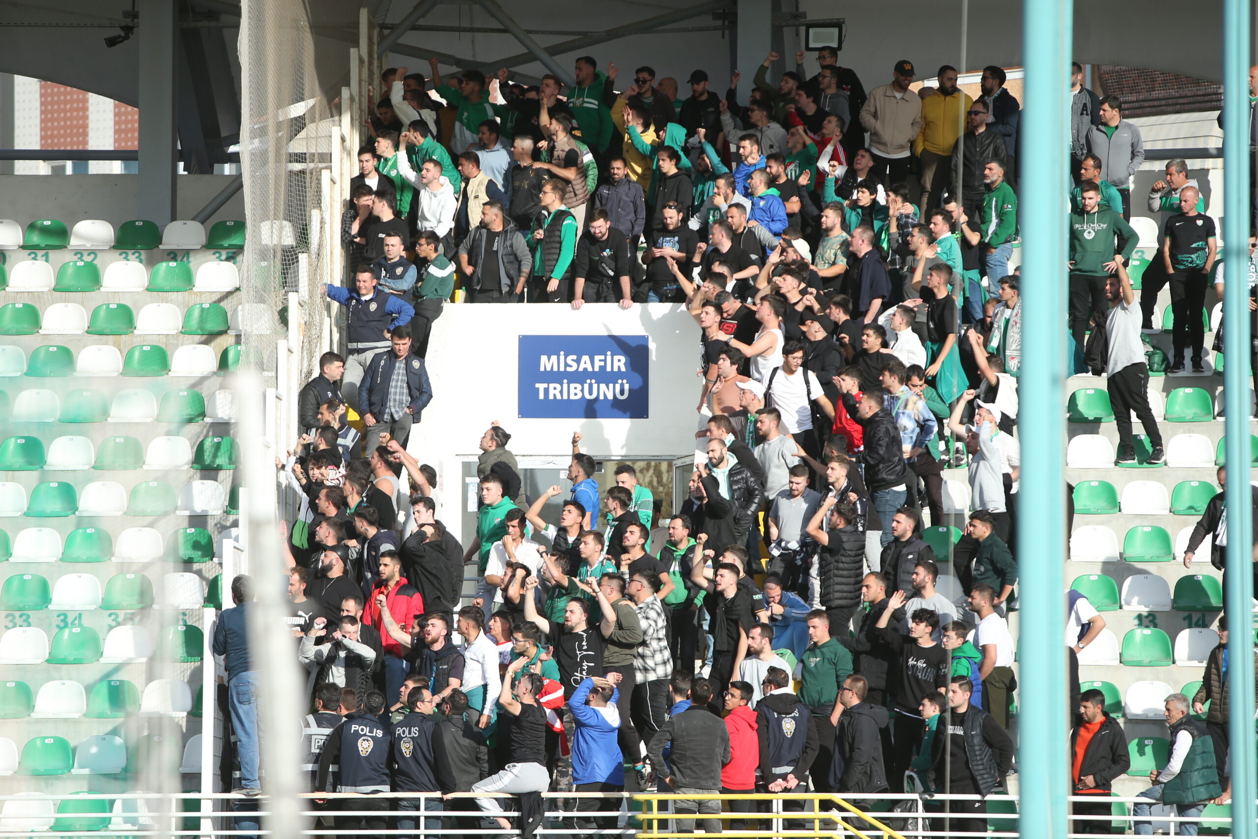 Taraftar isyan etti! Taraftar isyan etti!