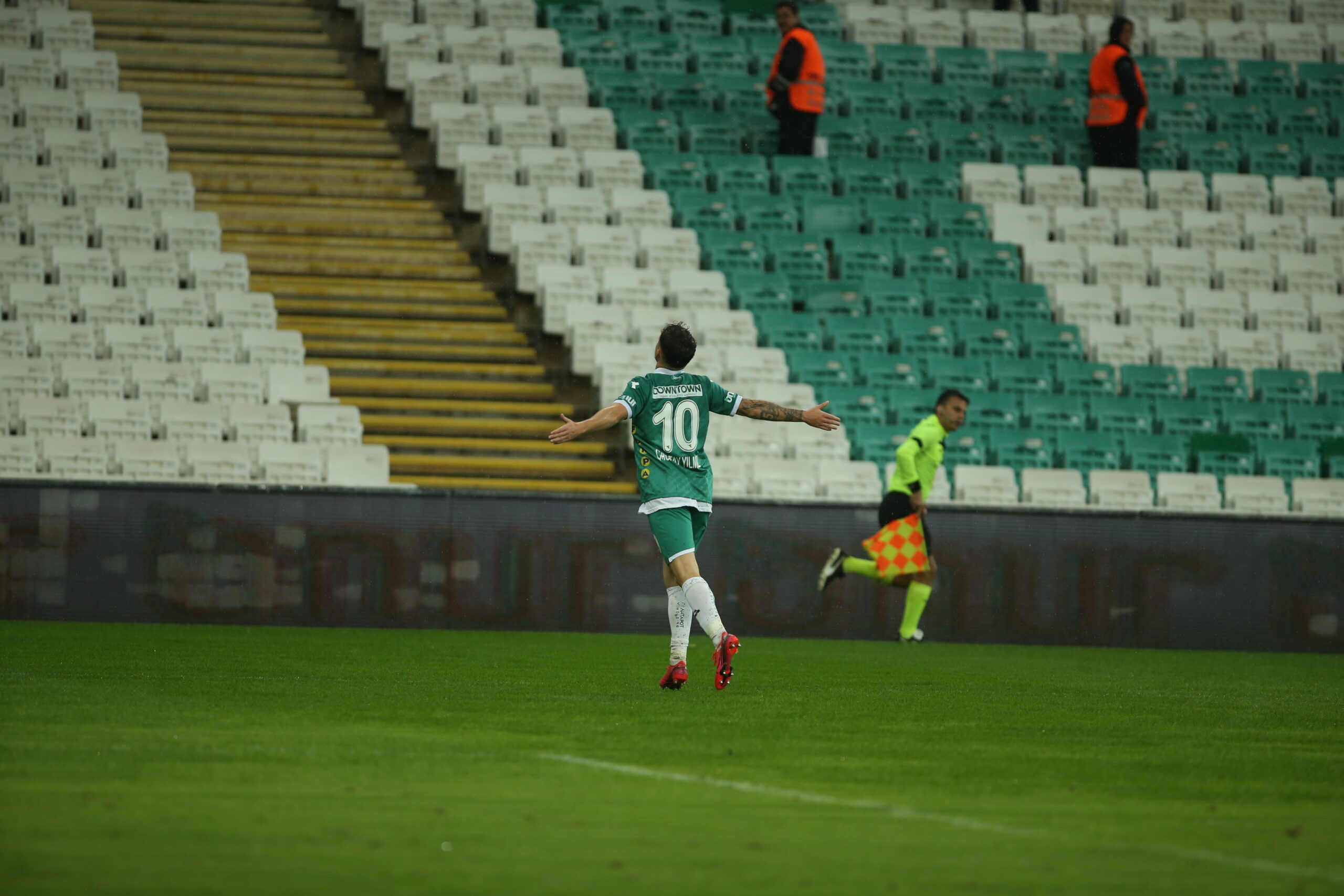 Bursaspor’da 60 yıl sonra bir ilk! ‘O puana ulaşamazsak paraşütsüz düşeriz’ Bursaspor’da 60 yıl sonra bir ilk! ‘O puana ulaşamazsak paraşütsüz düşeriz’
