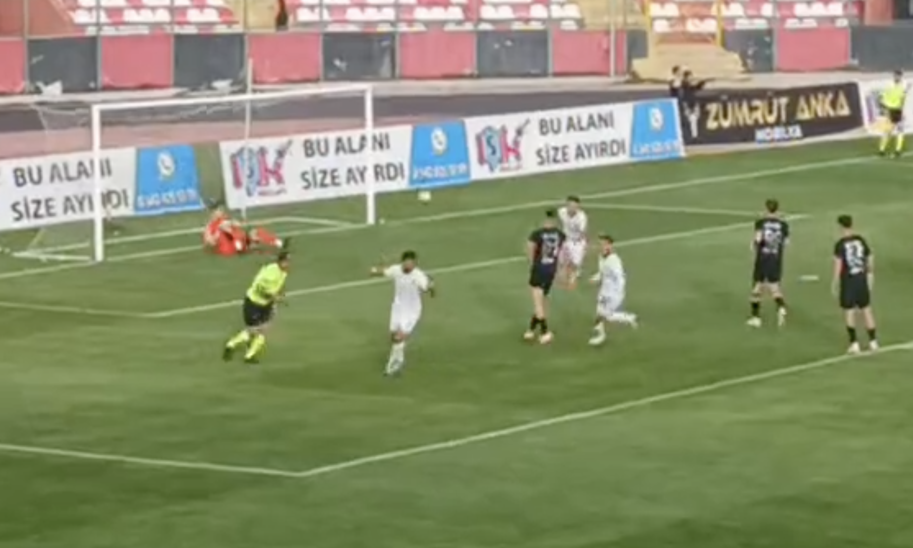 2.Lig’deki Bursa takımından zirve ortağına darbe! 2.Lig’deki Bursa takımından zirve ortağına darbe!