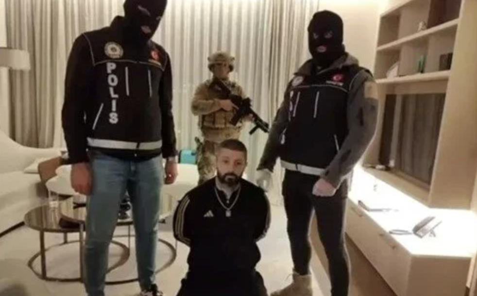 Kırmızı Bülten ile aranan kartel lideri yakalandı