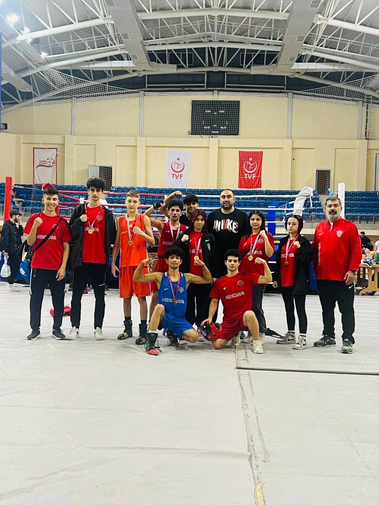 Bursa Emniyetsporlu boksörlerden büyük başarı