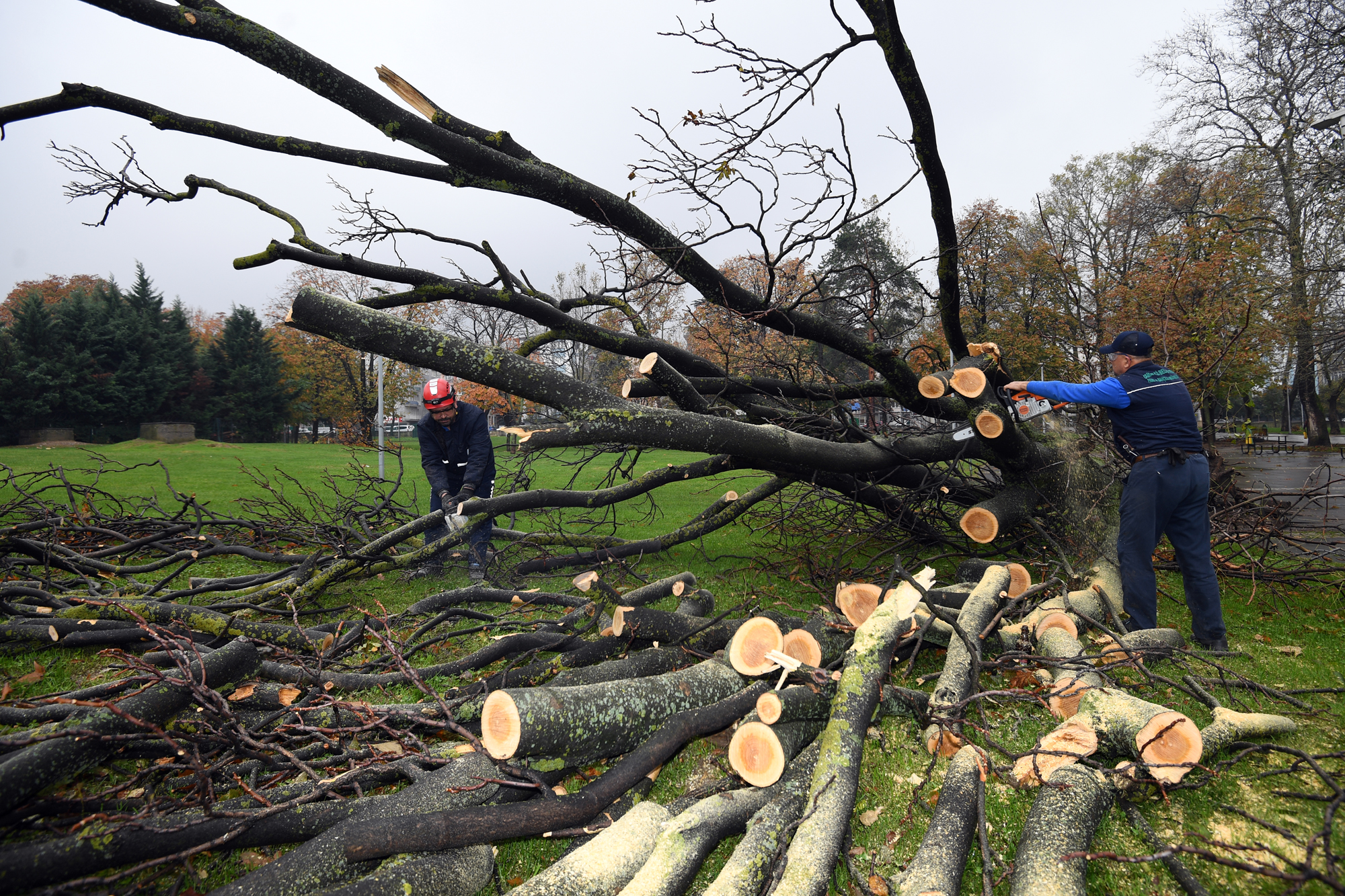 Osmangazi’de lodosun etkileri temizleniyor