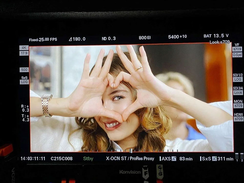 Afra Saraçoğlu paylaştı: Yalı Çapkını setinden özel kareler