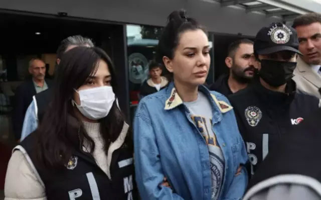 Dilan Polat ikinci tutuklama kararını duyunca gözyaşlarını tutamadı! Eşi Engin Polat’a böyle seslendi Dilan Polat ikinci tutuklama kararını duyunca gözyaşlarını tutamadı! Eşi Engin Polat’a böyle seslendi