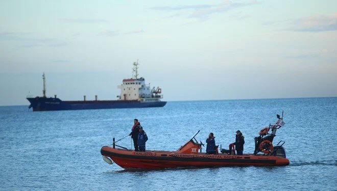 Batan gemiden bir kişinin daha cansız bedenine ulaşıldı