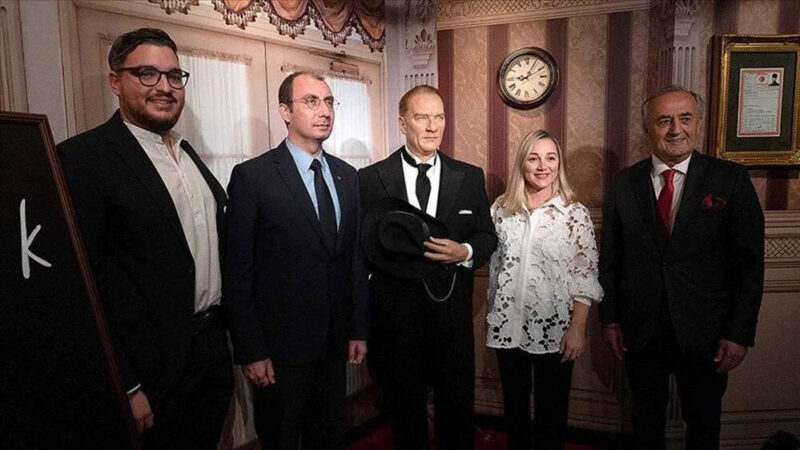Cumhuriyet'in Kurucusu Gazi Mustafa Kemal Atatürk'ün balmumundan yapılan heykeli, bugünden