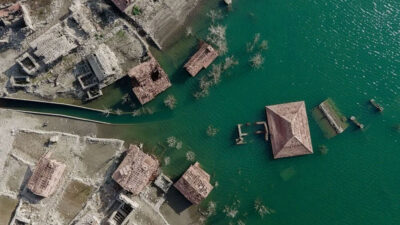 Baraj suları çekilince taş evler gün yüzüne çıktı