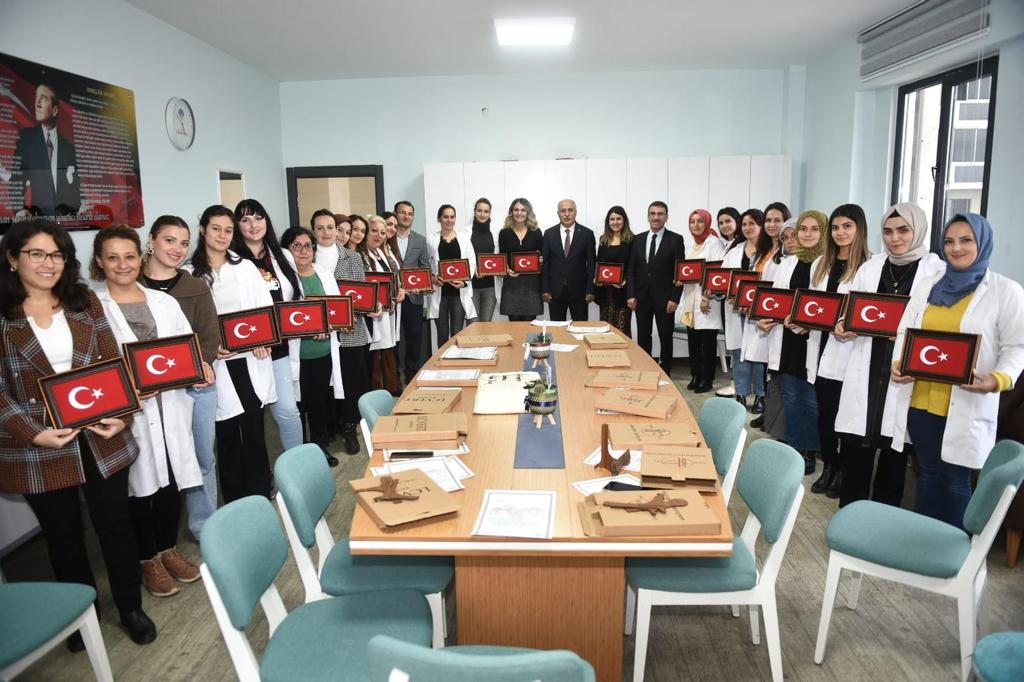 Yenişehir Belediye Başkanı Aydın’dan Öğretmenler Günü’nde rekor ziyaret Yenişehir Belediye Başkanı Aydın’dan Öğretmenler Günü’nde rekor ziyaret