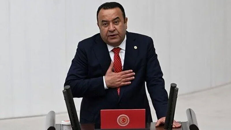 İYİ Parti’de bir istifa daha! İYİ Parti Ankara Milletvekili Adnan Beker partisinden istifa etti.