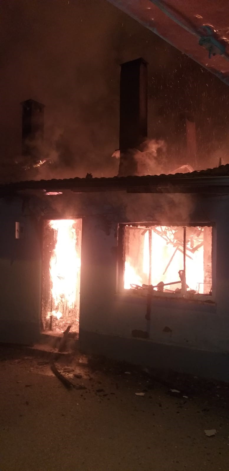 Bursa’da alevler 2 evi kullanılmaz hale getirdi Bursa’da alevler 2 evi kullanılmaz hale getirdi