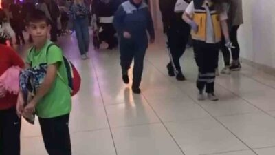 Bursa’da AVM’de faciadan dönüldü: Çocukların bindiği oyuncak devrildi