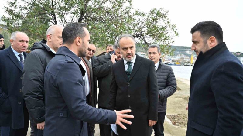 Bursa sahillerinde fırtına mesaisi Bursa’nın birçok noktasında hafta sonu etkili olan fırtına ve yağış