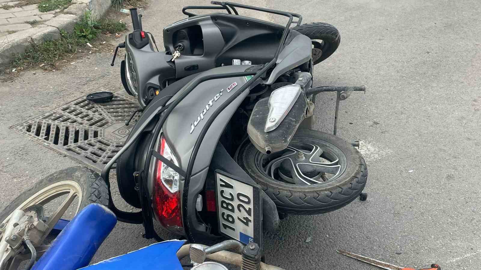 Bursa’da 2 motosiklet çarpıştı Bursa’da 2 motosiklet çarpıştı