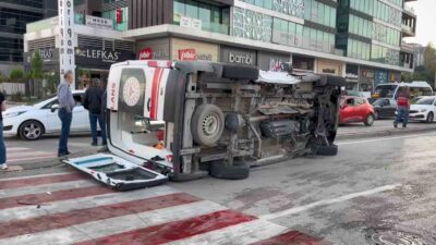 Bursa’da ambulans kaza yaptı: Yaralılar var