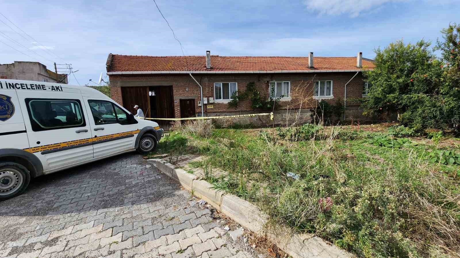 Bursa’da cinnet geçiren baba katliam yaptı! Bursa’da cinnet geçiren baba katliam yaptı!