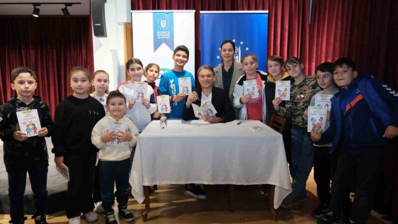 Bursa’da küçük okurlara kitap bilinci aşılandı Kitabın yerini teknolojik cihazların aldığı günümüzde çocuklara kitap okuma alışkanlığı