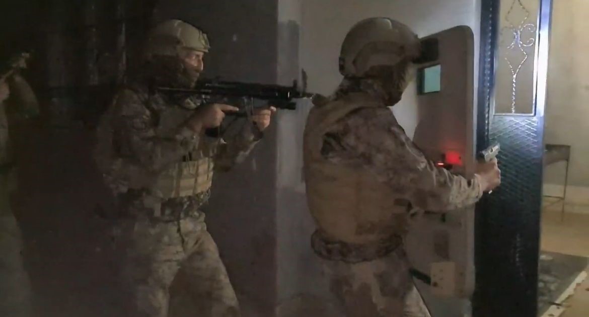 Bursa’da helikopter destekli şafak operasyonu: Çok sayıda gözaltı