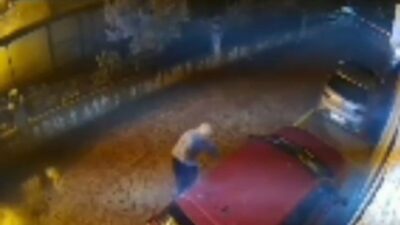 Bursa’daki iş merkezi yangını güvenlik kamerasına yansıdı